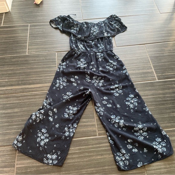 JACK by BBDakota Navy with blue floral off shoulder jumpsuit size small - Picture 9 of 9
